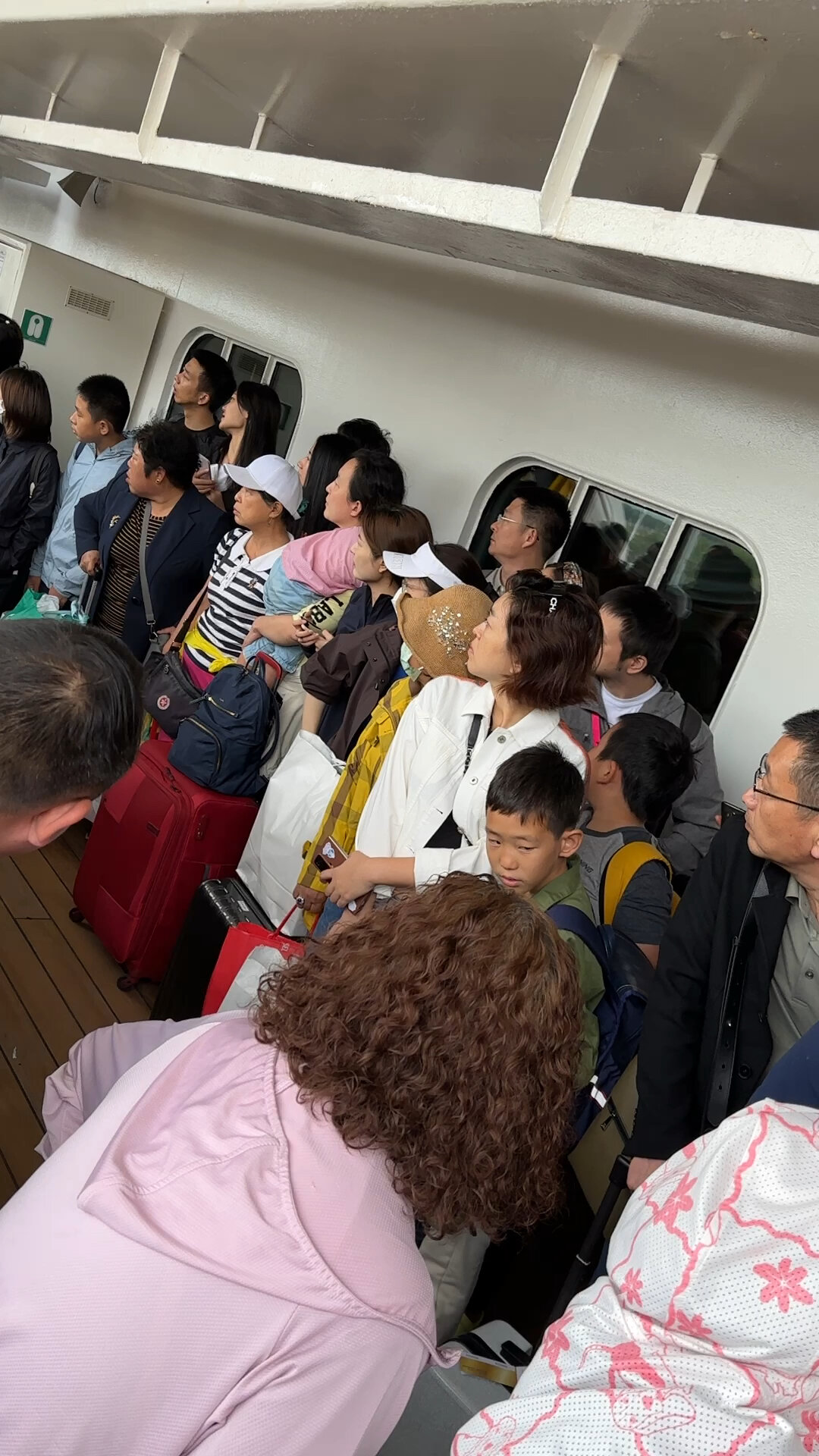 爱达邮轮空调故障 游客捂口鼻撤离 爱达邮轮空调故障 游客捂口鼻撤离